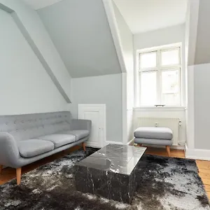 https://115sqm-apartment-in-the-heart-of-copenhagen-designer-furniture.copenhagenhotelselect.com